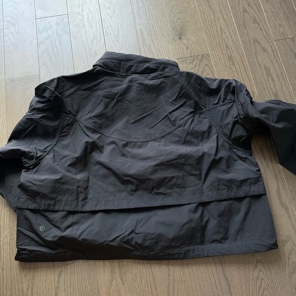 NWT lululemon evergreen anorak crop - Picture 3 of 4
